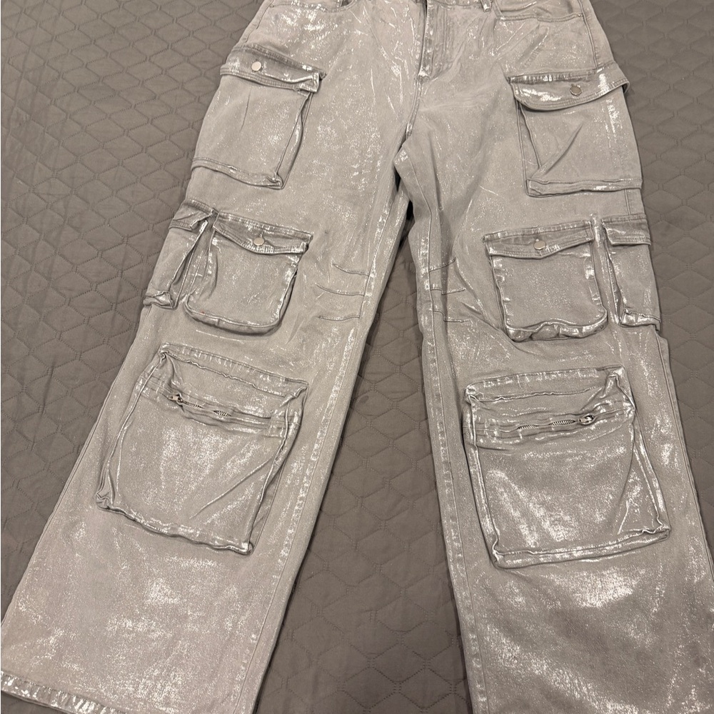 Silver Cargo Pants with Multiple Pockets: TALL GIRL FRIENDLY ❗️